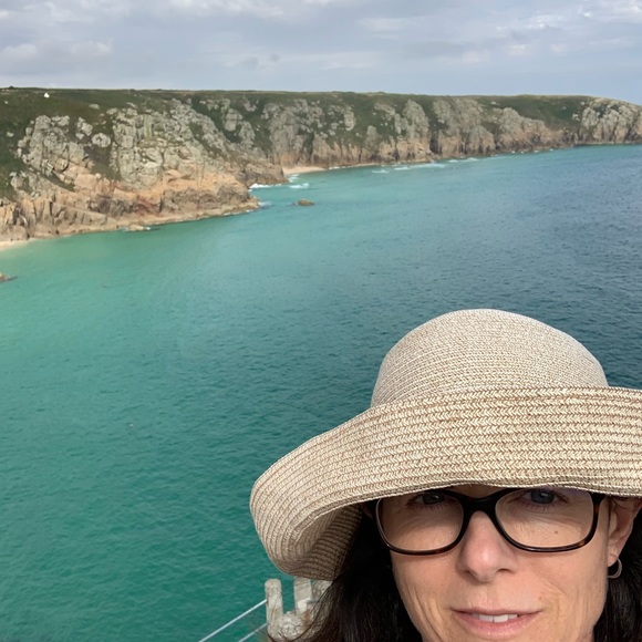 Meet your Posher, Amy - Picture 1 of 1